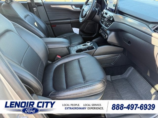 2022 Ford Escape Hybrid Titanium