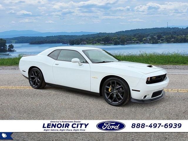 2022 Dodge Challenger R/T's photo
