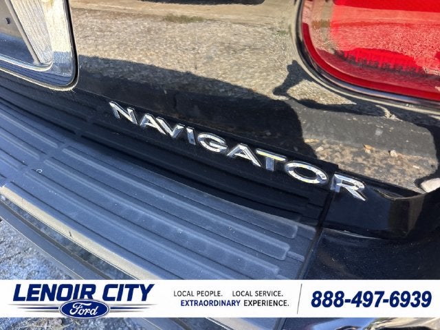 2006 Lincoln Navigator Base