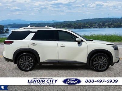 2022 Nissan Pathfinder SL