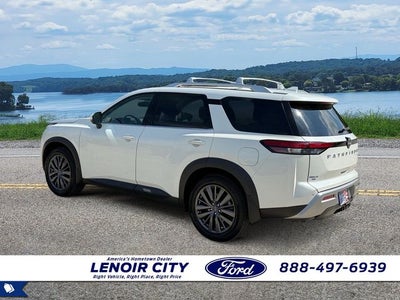 2022 Nissan Pathfinder SL
