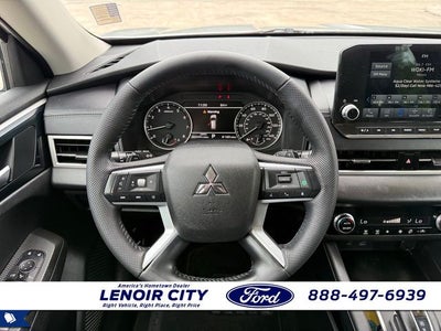 2023 Mitsubishi Outlander SE