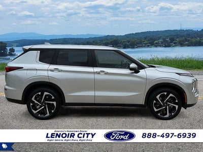 2023 Mitsubishi Outlander SE