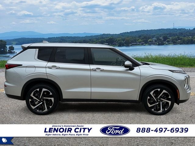 2023 Mitsubishi Outlander SE