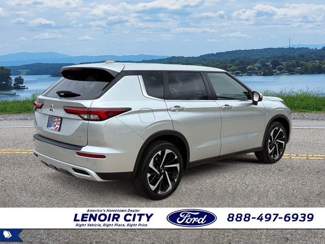 2023 Mitsubishi Outlander SE