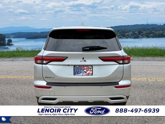 2023 Mitsubishi Outlander SE